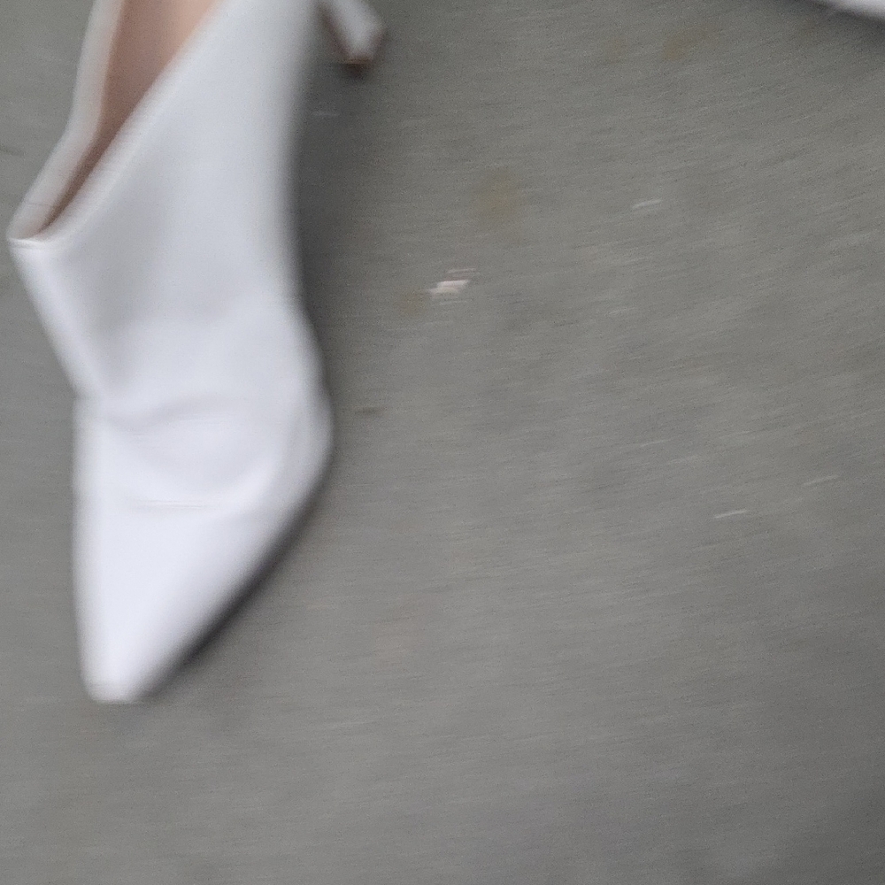 Stuart Weitzman Elegant White Women's Shoes - Picture 4 of 13